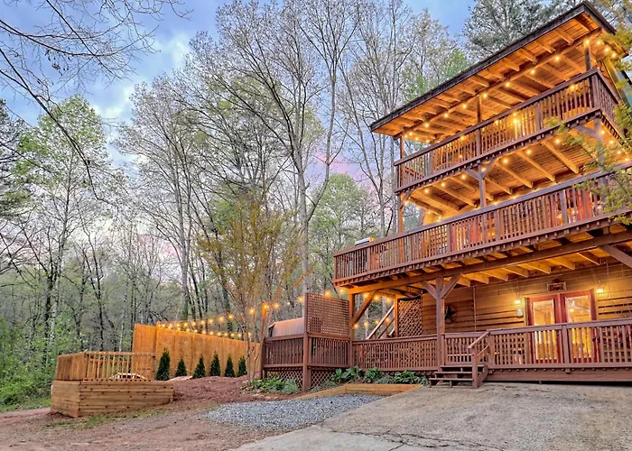Near Downtown Helen - Hottub, Sauna, Game Room, Fire Pit