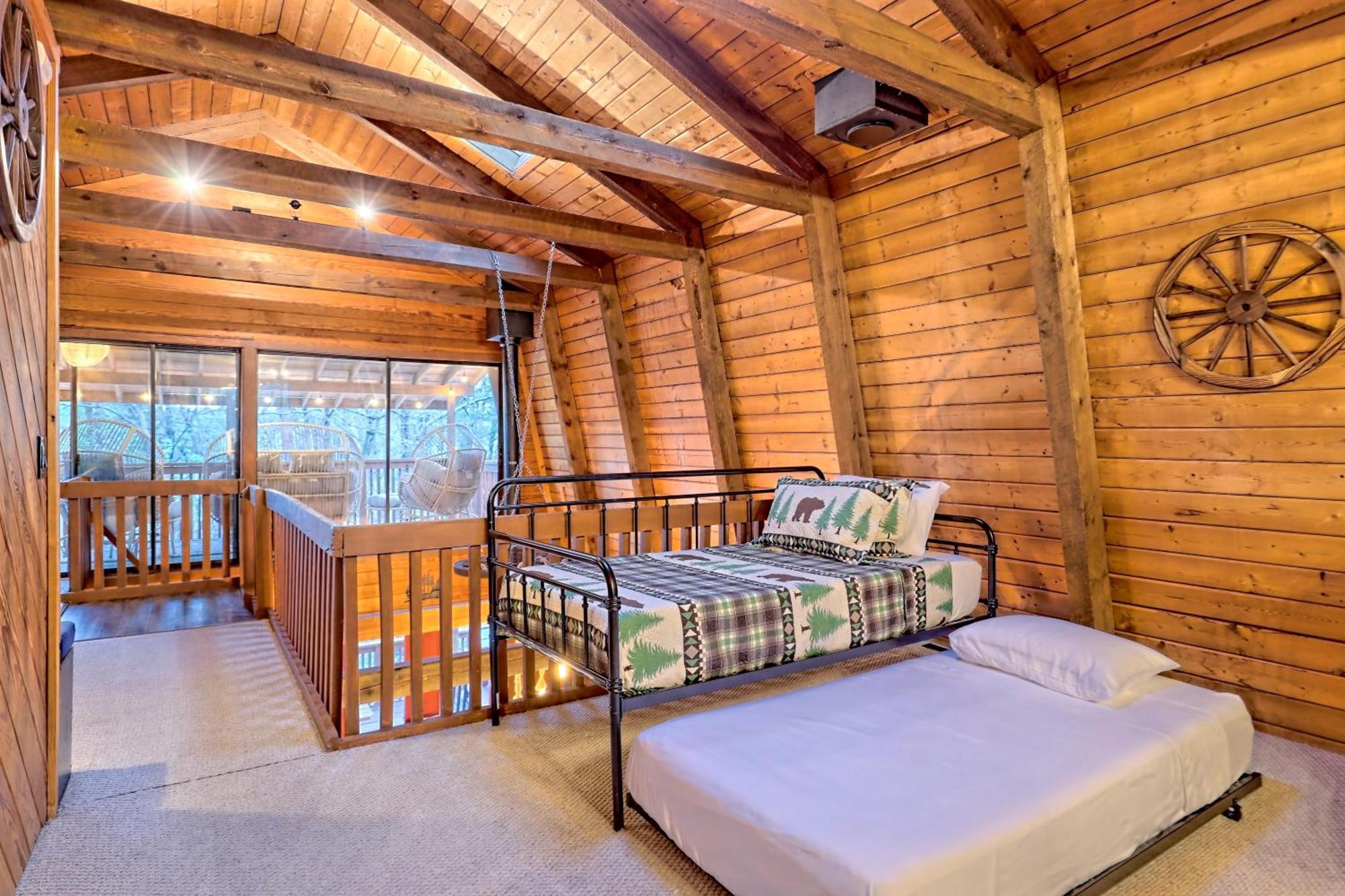 Near Downtown - Hottub, Sauna, Game Room, Fire Pit Chalet Helen