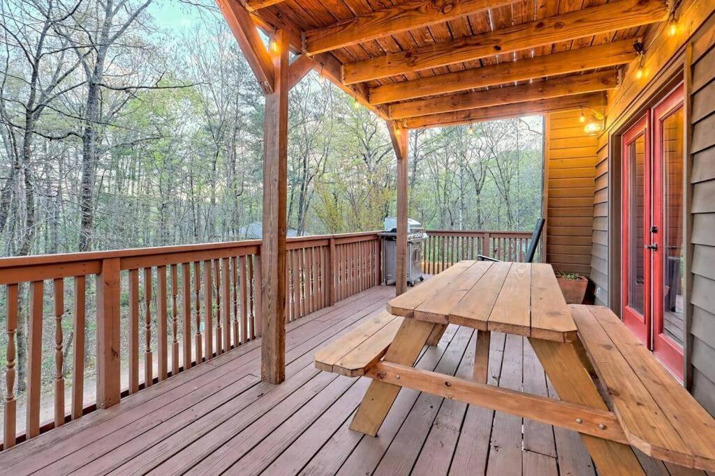 Near Downtown - Hottub, Sauna, Game Room, Fire Pit *