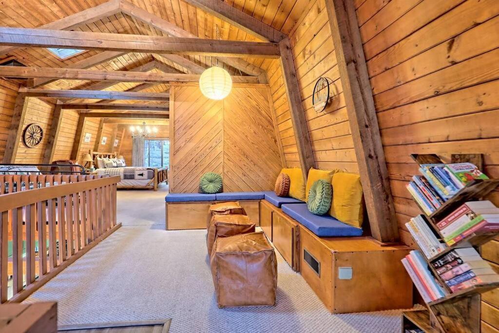 Chalet Near Downtown - Hottub, Sauna, Game Room, Fire Pit Helen