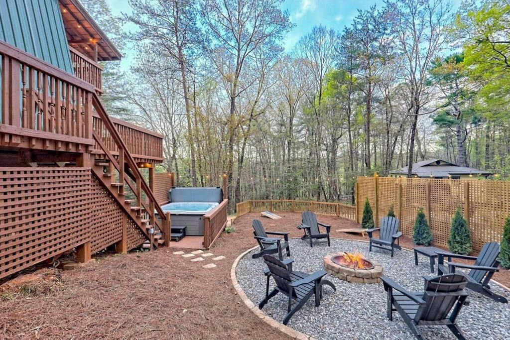 Near Downtown - Hottub, Sauna, Game Room, Fire Pit *