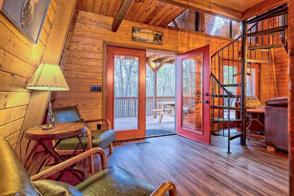 Near Downtown - Hottub, Sauna, Game Room, Fire Pit Helen