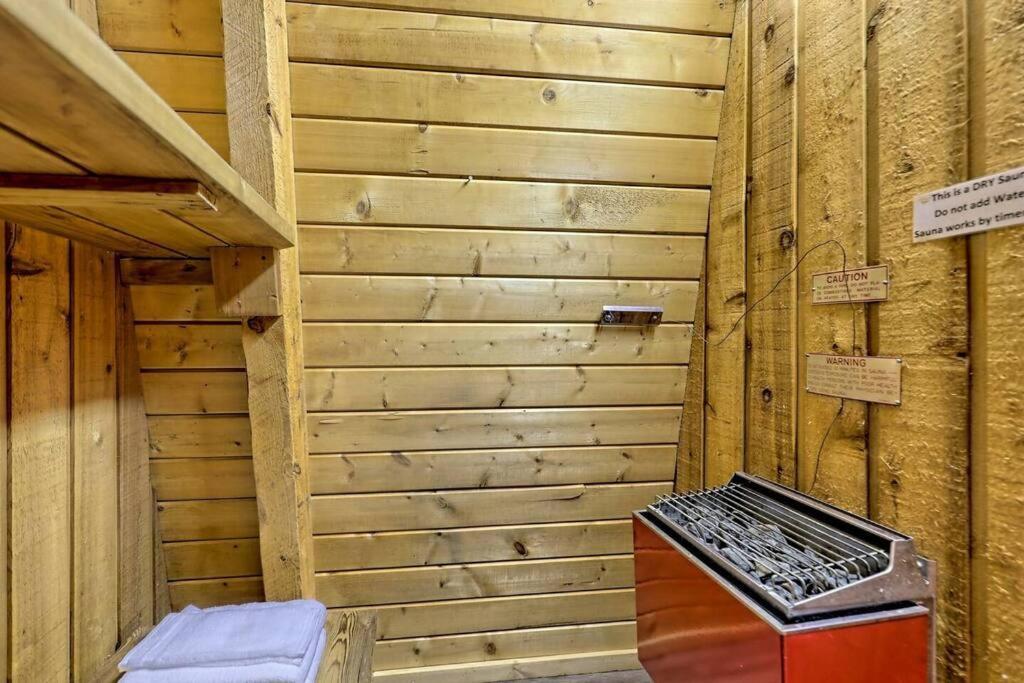 Near Downtown - Hottub, Sauna, Game Room, Fire Pit Chalet Helen