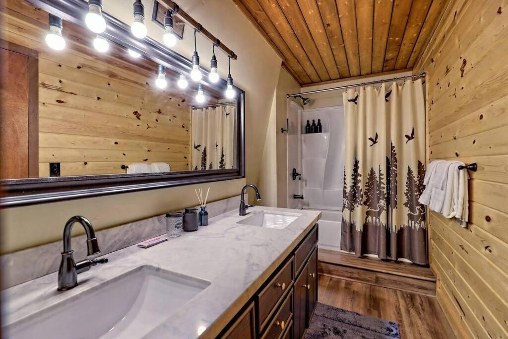 Near Downtown - Hottub, Sauna, Game Room, Fire Pit Chalet Helen